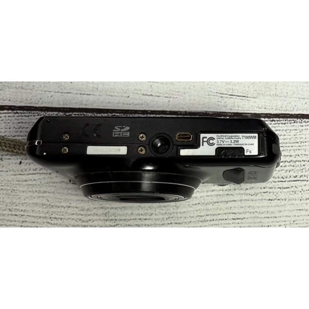 Fujifilm FinePix T190‎ 14MP Digital Camera – Black –(READ) wont stay on